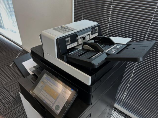 リコー　最新複合機　
スキャナー部分が大幅に進化！！

サイズが違う領収書や伝票なども、一発で読み込み完了出来ます！
複合機の更新、新規導入を検討中の方は一度見てみてください⭐︎

#フジビジネス広島  #オフィス　#広島 #オフィスレイアウト　#オフィス創り　#わりとなんでもやる　#公共施設 #一般企業事務所　
#文具　#事務用品　#OA機器　#ricoh #pfuスキャナー #scansnap
